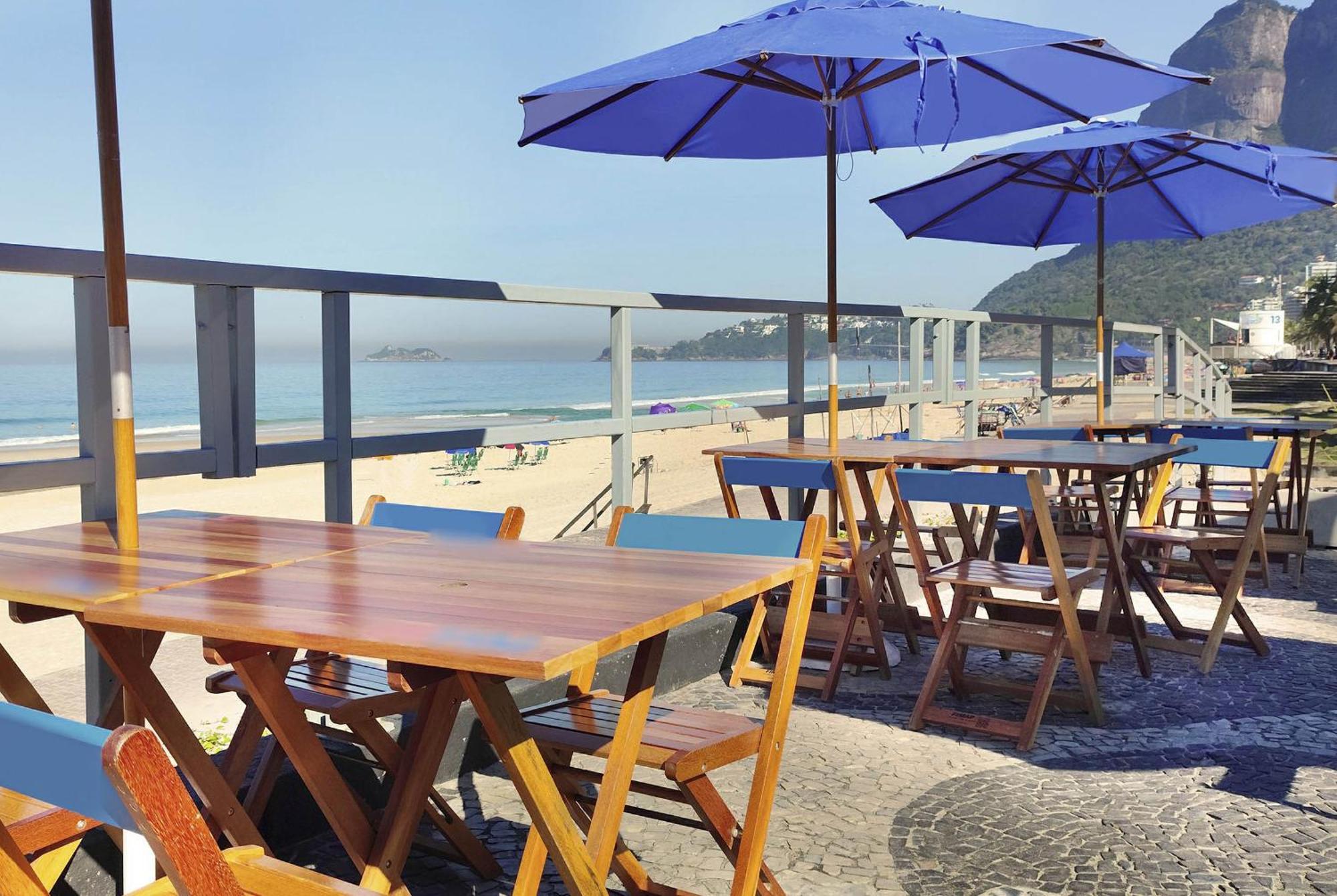 Hotel Nacional Rio De Janeiro - Oficial Kültér fotó A beach bar in Rio de Janeiro, Brazil