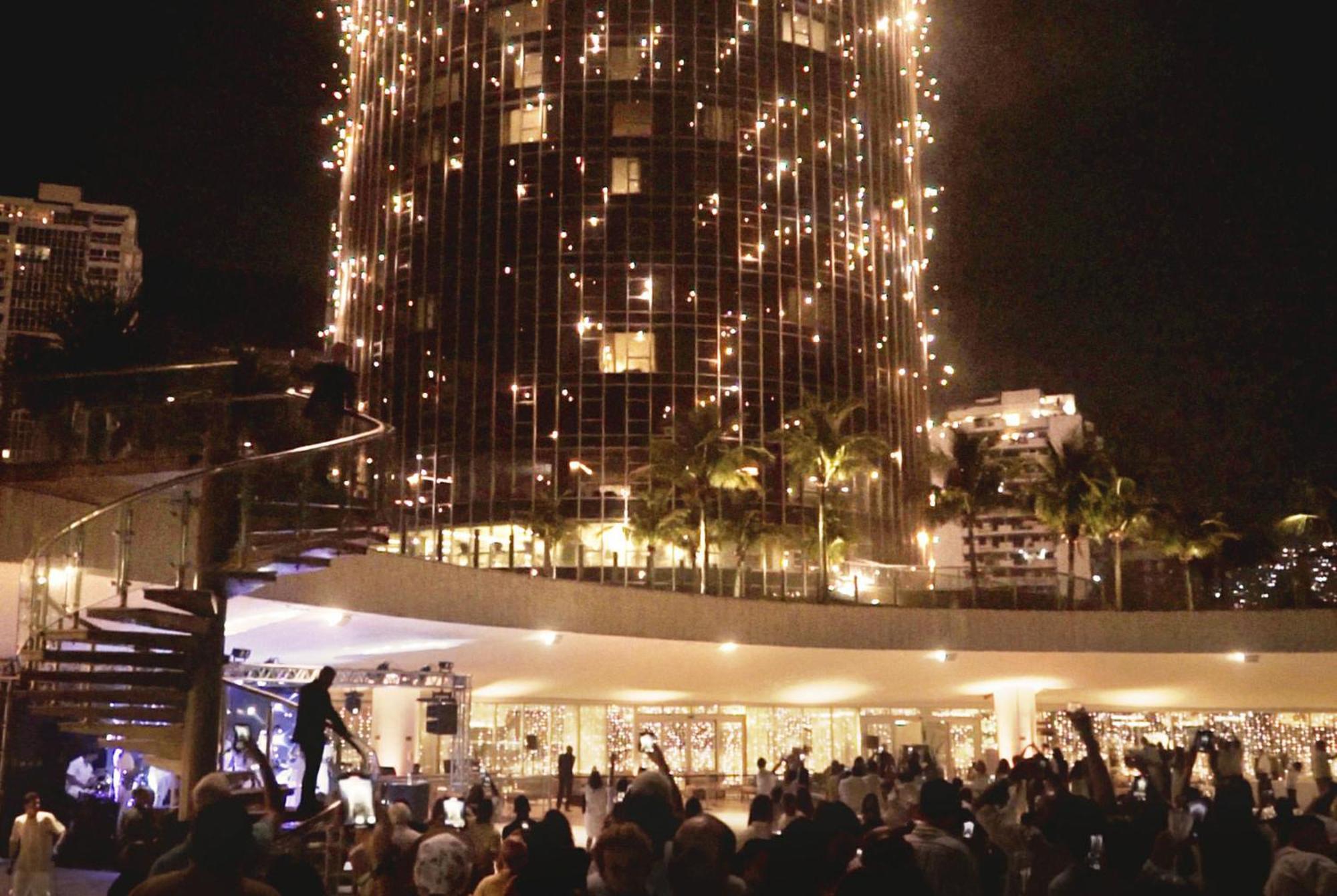 Hotel Nacional Rio De Janeiro - Oficial Kültér fotó The 2007 lighting of the Christmas tree at the Hilton San Diego